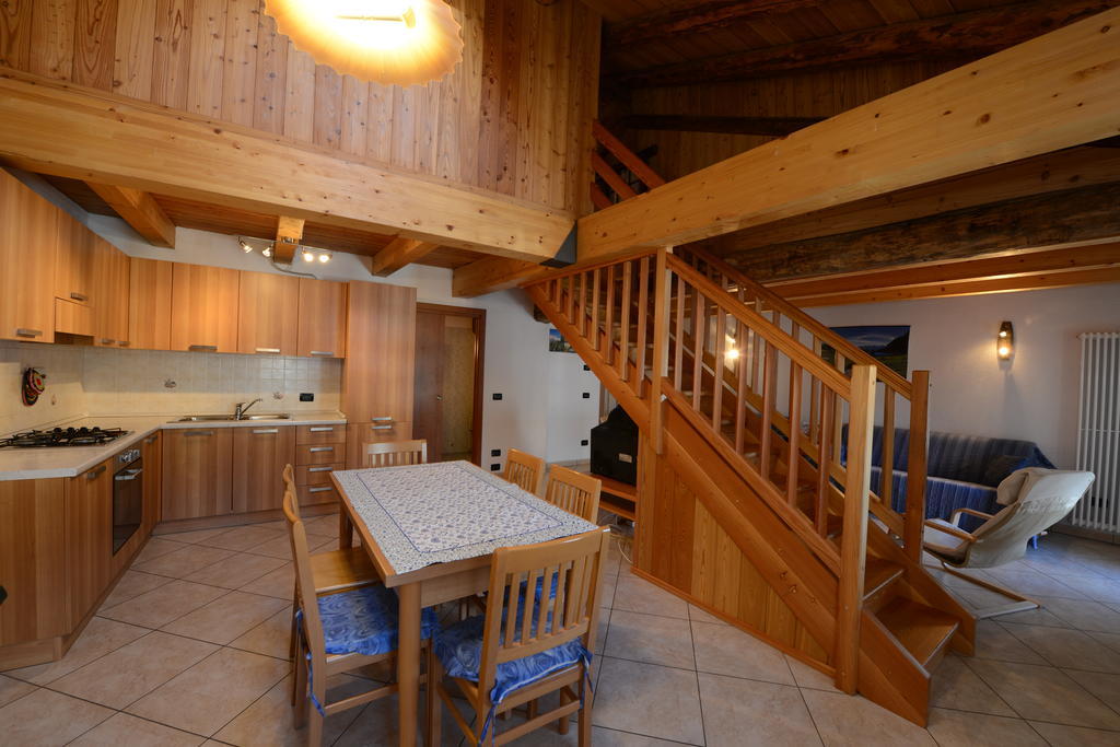 Vieilles Maisons D'Introd Room photo
