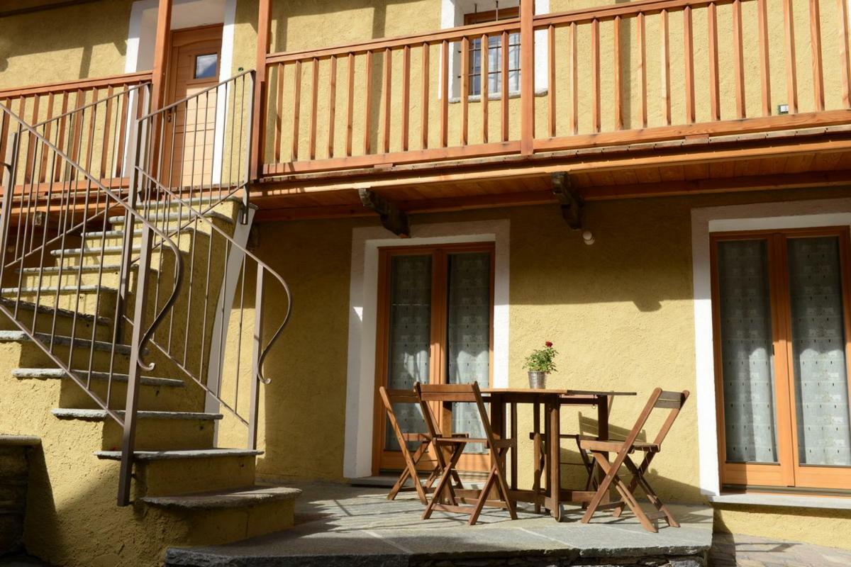 Vieilles Maisons D'Introd Exterior photo